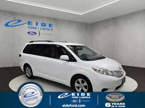 Super White 2015 Toyota Sienna LE