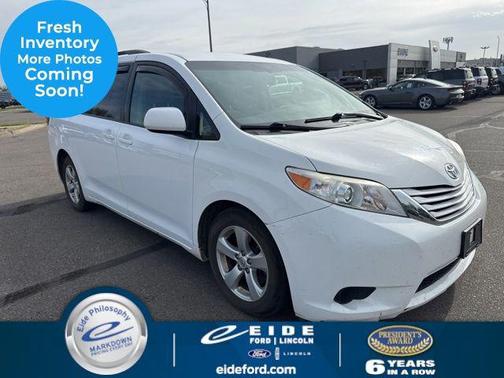 Super White 2015 Toyota Sienna LE
