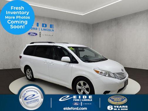 Super White 2015 Toyota Sienna LE