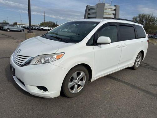 Super White 2015 Toyota Sienna LE
