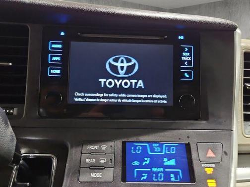Super White 2015 Toyota Sienna LE