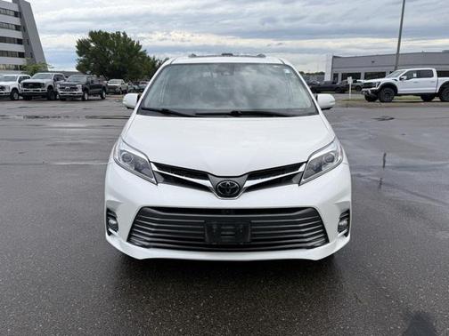 2020 Toyota Sienna XLE