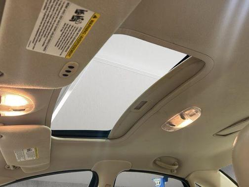 Vibrant White Clearcoat 2005 Ford Taurus SEL