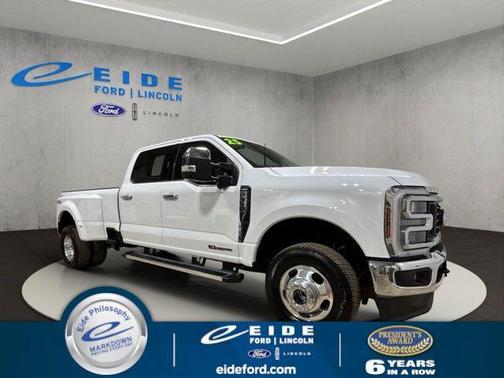 Oxford White 2025 Ford F-350 Lariat