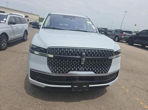 Crystal White 2025 Lincoln Navigator L Reserve
