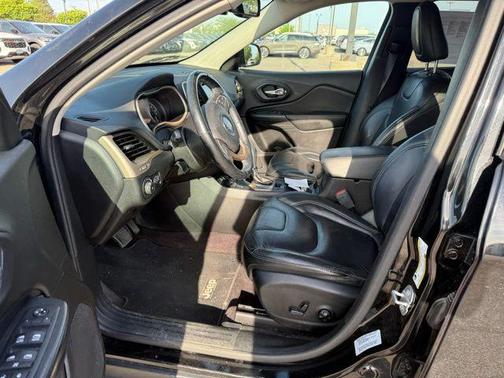 Diamond Black Crystal Pearlcoat 2017 Jeep Cherokee Limited