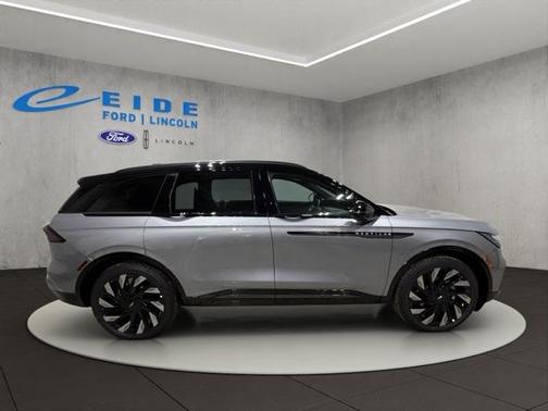 2025 Lincoln Nautilus Reserve