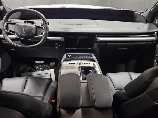 Infinite Black Metallic Clearcoat 2026 Lincoln Navigator Reserve