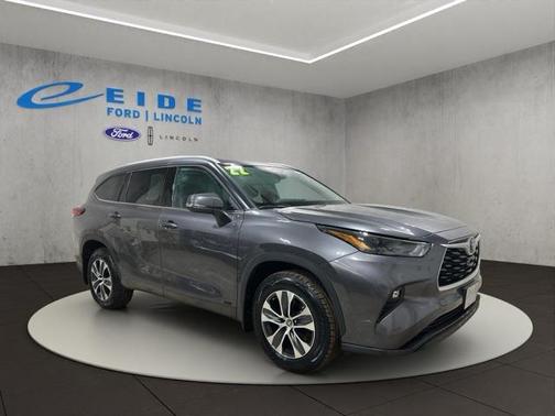 2022 Toyota Highlander Hybrid XLE
