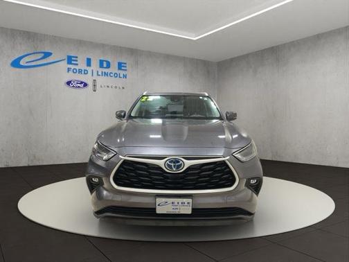 2022 Toyota Highlander Hybrid XLE