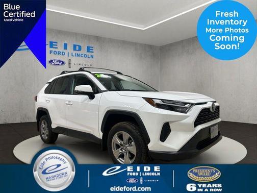 Ice Cap 2025 Toyota RAV4 XLE