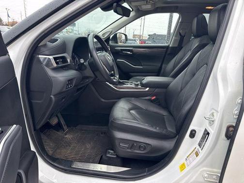 Wind Chill Pearl 2022 Toyota Highlander Platinum