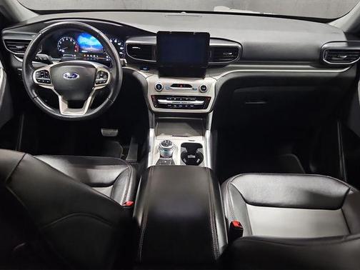 Agate Black Metallic 2022 Ford Explorer XLT