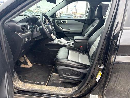 Agate Black Metallic 2022 Ford Explorer XLT