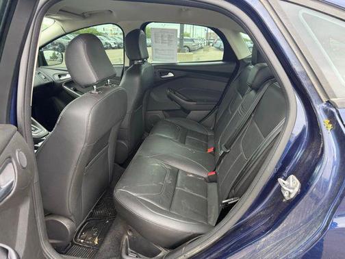 Ruby Red Metallic Tinted Clearcoat 2016 Ford Focus SE