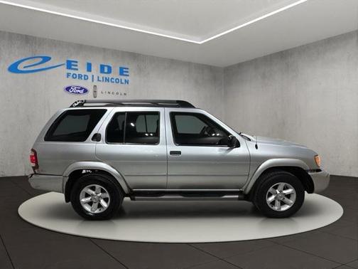 2003 Nissan Pathfinder SE