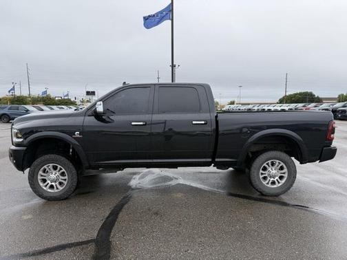 2017 RAM 2500 Laramie Crew Cab 4x4 6'4' Box