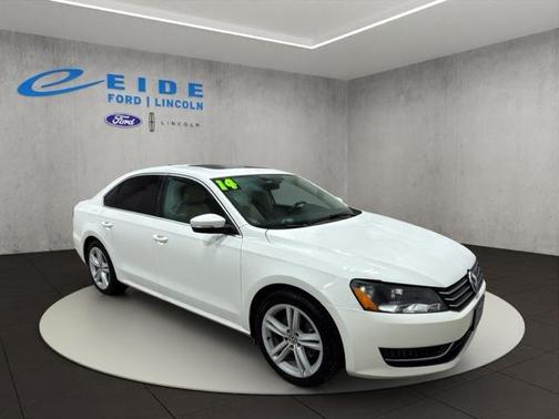 2014 Volkswagen Passat 1.8T Auto SE w/Sunroof & Nav