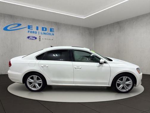 2014 Volkswagen Passat 1.8T Auto SE w/Sunroof & Nav