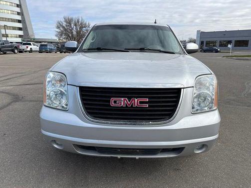 Quicksilver Metallic 2014 GMC Yukon XL 1500 SLE