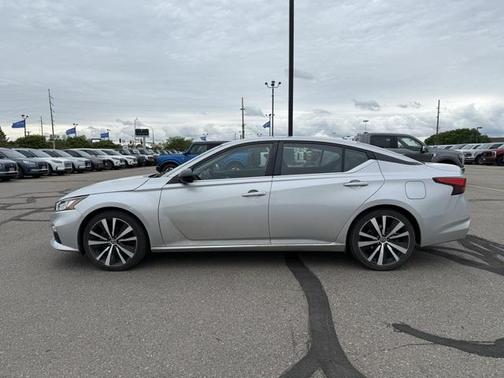 2020 Nissan Altima SR FWD