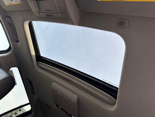 Summit White 2019 Chevrolet Suburban LT