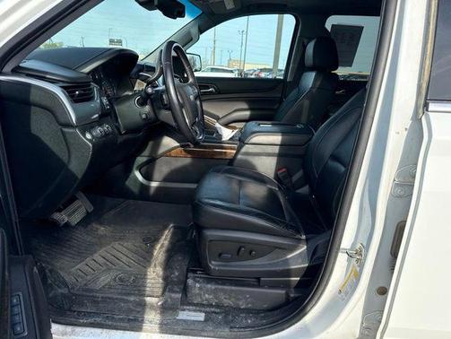 Summit White 2019 Chevrolet Suburban LT