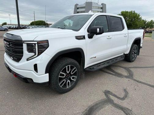 Summit White 2023 GMC Sierra 1500 AT4