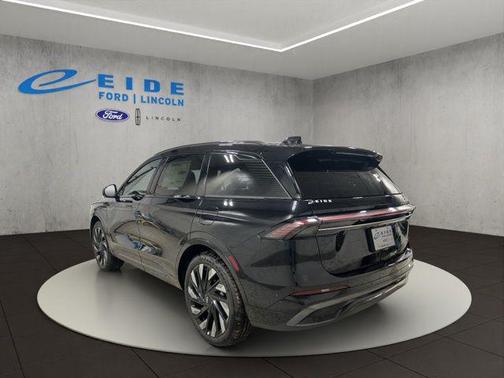 2025 Lincoln Nautilus Reserve