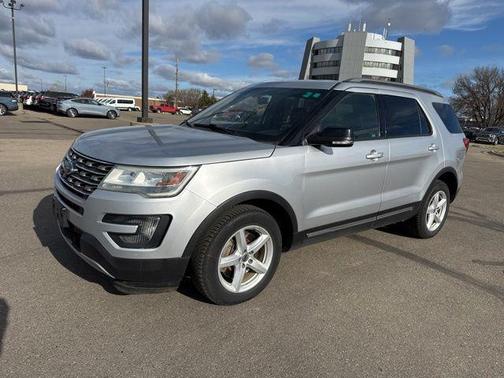 Ingot Silver Metallic 2016 Ford Explorer XLT