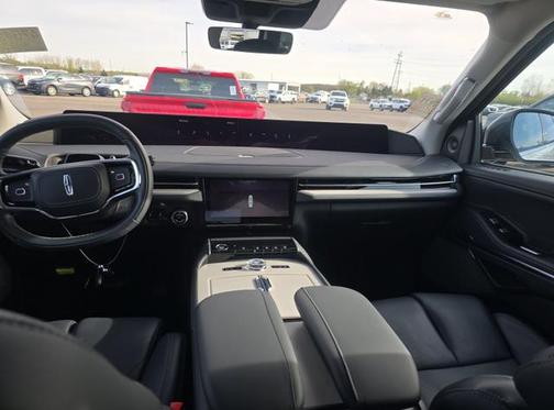 Gray Mist Metallic Tri-Coat 2025 Lincoln Navigator Reserve
