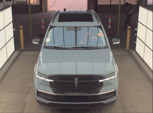 Gray Mist Metallic Tri-Coat 2025 Lincoln Navigator Reserve
