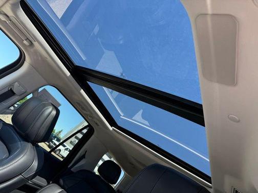 Gray Mist Metallic Tri-Coat 2025 Lincoln Navigator Reserve