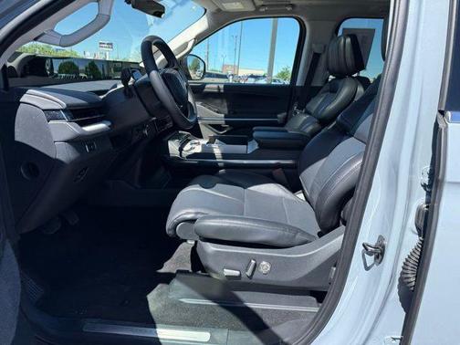 Gray Mist Metallic Tri-Coat 2025 Lincoln Navigator Reserve