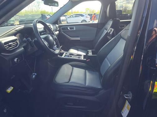 Agate Black Metallic 2023 Ford Explorer XLT