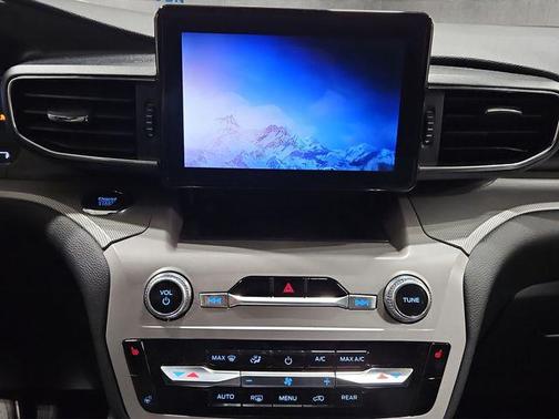 Agate Black Metallic 2023 Ford Explorer XLT