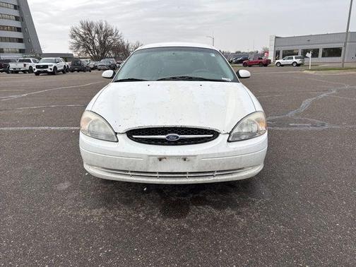 Vibrant White Clearcoat 2000 Ford Taurus SES