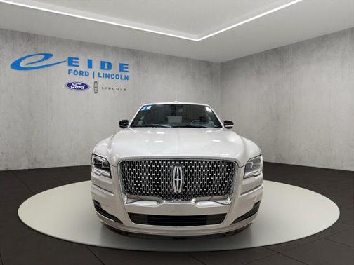 Ceramic Pearl Metallic Tri-Coat 2024 Lincoln Navigator Reserve