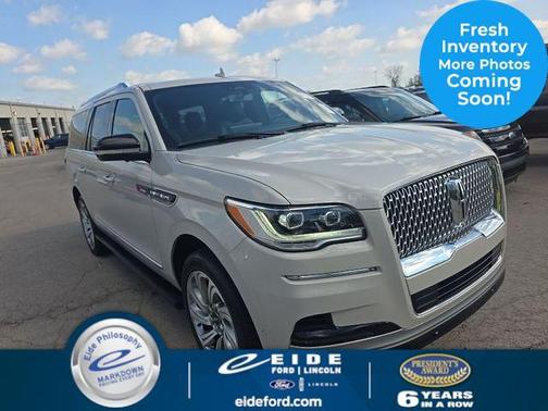 Ceramic Pearl Metallic Tri-Coat 2024 Lincoln Navigator Reserve