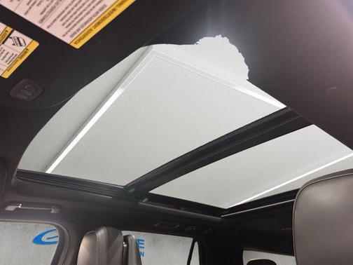 Ceramic Pearl Metallic Tri-Coat 2024 Lincoln Navigator Reserve