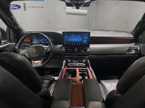 Ceramic Pearl Metallic Tri-Coat 2024 Lincoln Navigator Reserve
