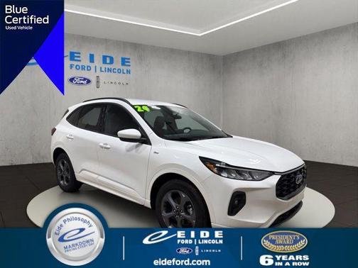 Star White Metallic Tri-Coat 2024 Ford Escape ST-Line Select