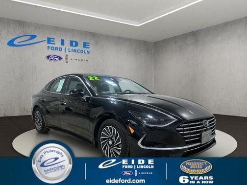 Nocturne Black 2022 Hyundai SONATA Hybrid Limited