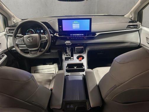 2025 Toyota Sienna XLE