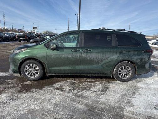 2025 Toyota Sienna XLE