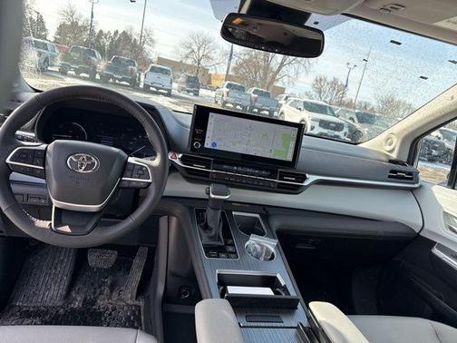 2025 Toyota Sienna XLE
