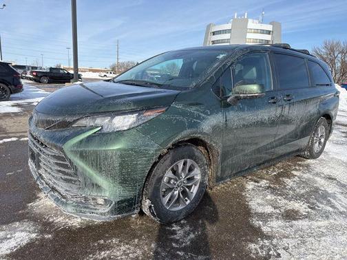 2025 Toyota Sienna XLE