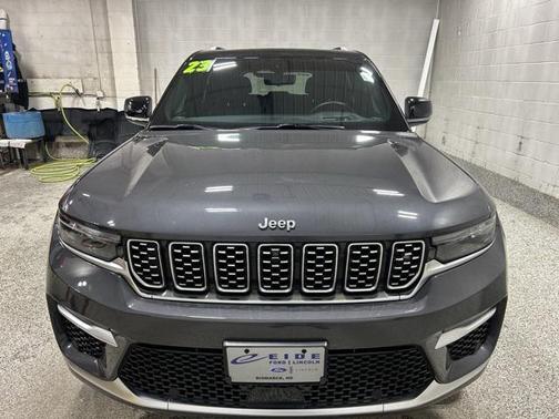 2022 Jeep Grand Cherokee Summit