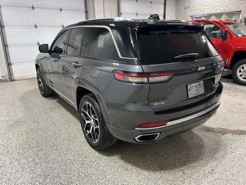2022 Jeep Grand Cherokee Summit
