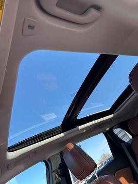 Diamond Black Crystal Pearlcoat 2019 Jeep Cherokee Overland
